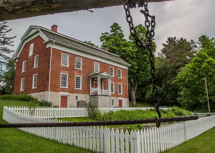 Grand Colonial Bed And Breakfast